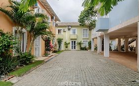 Casa c piscina em cond 150m praia Mariscal CCM004